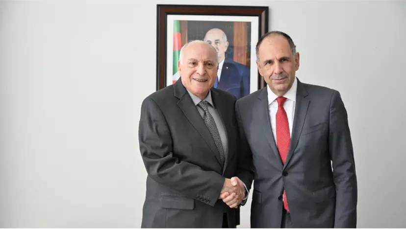 السيد عطاف يجري محادثات مع نظيره اليوناني بنيويورك