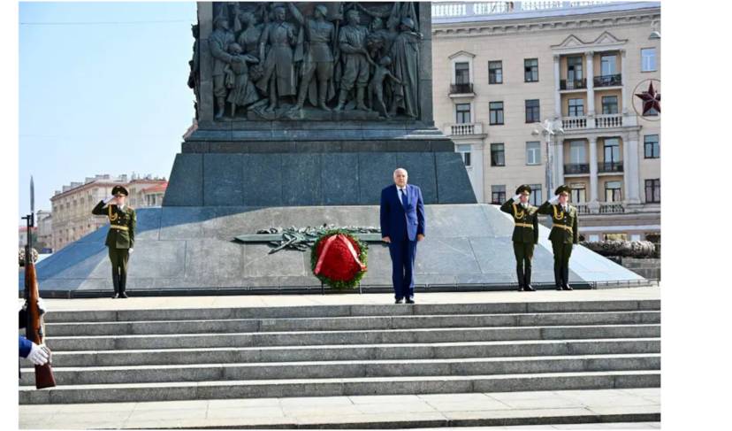 Mr. Attaf lays wreath at Minsk victory monument